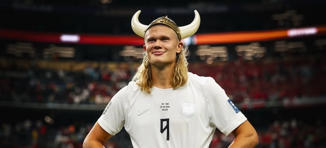 Erling Haaland se cortó el cabello